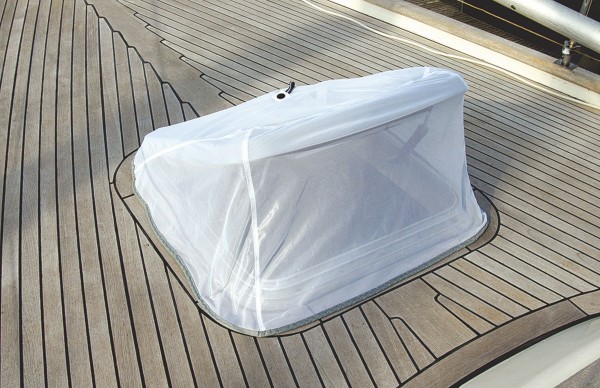 Hatch cover with mosquito net